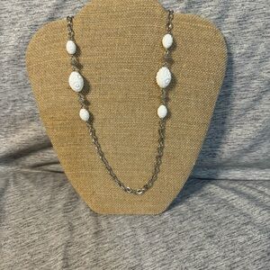 Sarah Coventry carved white plastic beaded‎ chain Necklace, vintage, EUC